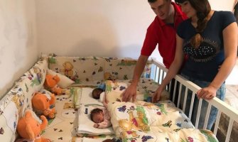 Puna kuća i puno srce: Trojke Jovanovića u toplini svog doma 