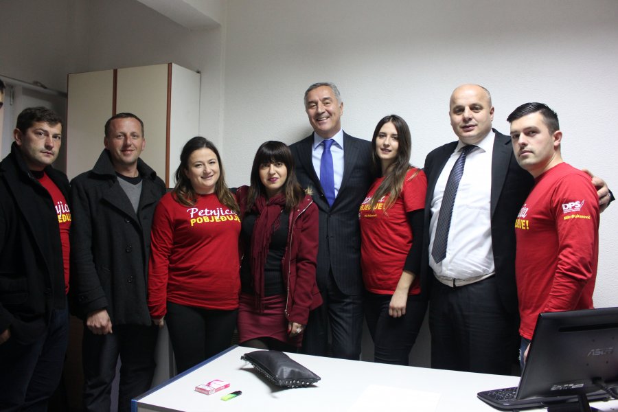 PredsjednikDPSMiloDjukanovicuposjetiOODPSPetnjica1511201701