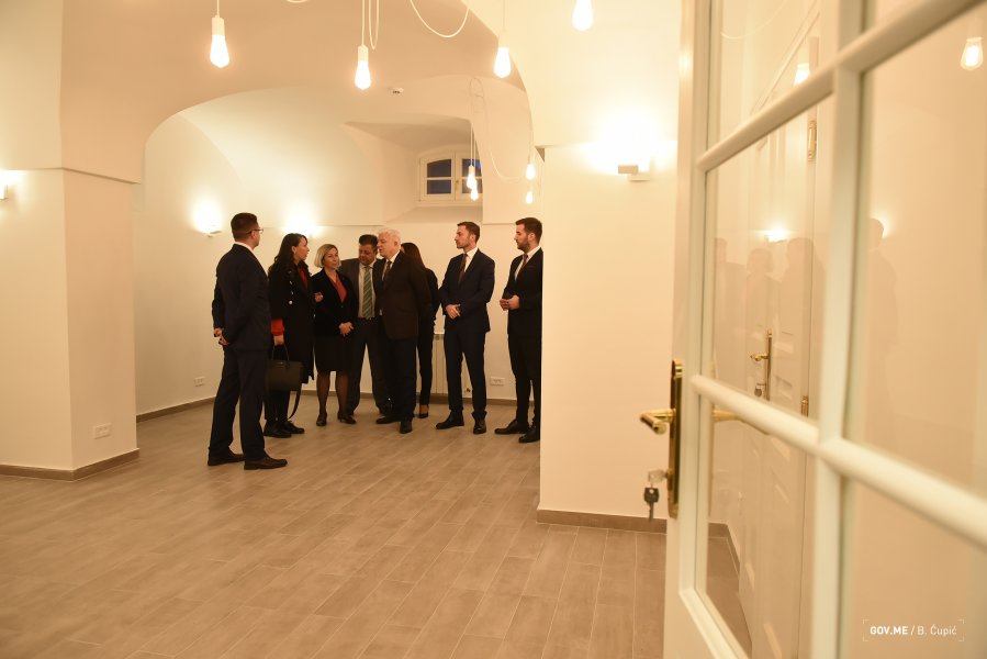 20171117CetinjePVDuskoMarkovicobilazakrekonstruisanogobjektabivsegRuskogposlanstva10