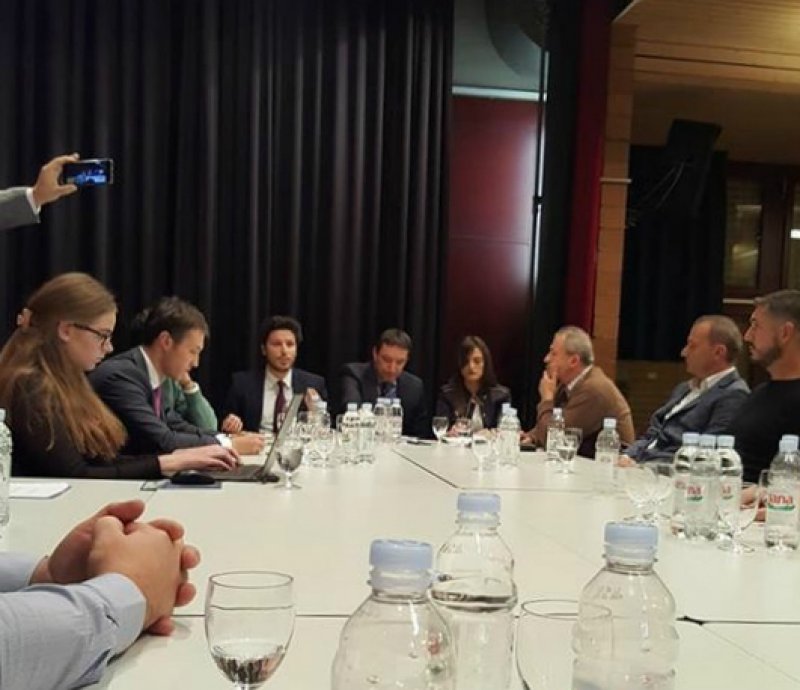 Saokruglogstolauvajcarskoj