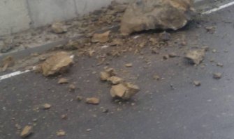 Odron na tek otvorenom magistralnom putu Petnjica–Podvade