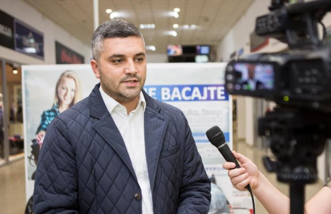 Bjelopoljci darivali za one koji nemaju, danas raspodjela sakupljene obuće i odjeće