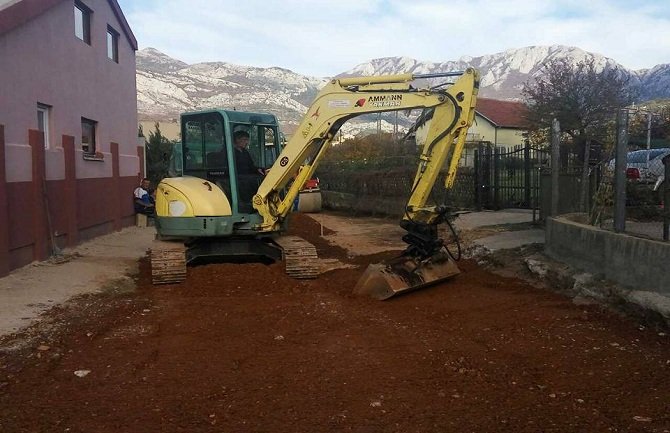 Pri kraju asfaltiranje ulice Stara pruga u Baru