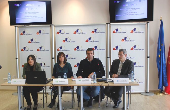 Niske zarade i pritisci ka senzacionalizmu najveći problemi novinara u CG