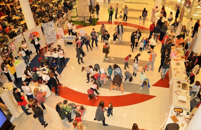 Treći Kutak želja otvorio srca za djecu iz Nikšića, prikupljeno preko 1 000eura