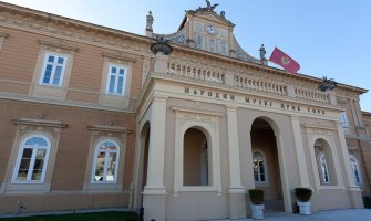 Njegošev sto završio kod političara, slike Bukovca u Hrvatskoj?