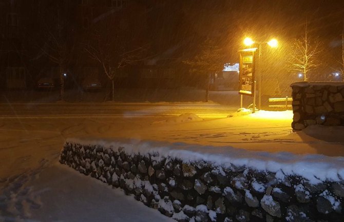 Gradovi na sjeveru u bijelom, danas slab snijeg i mećava