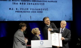 Filipu Vujanoviću nagrada Isa-beg Ishaković: Miru i razvoju iskreno moramo biti posvećni