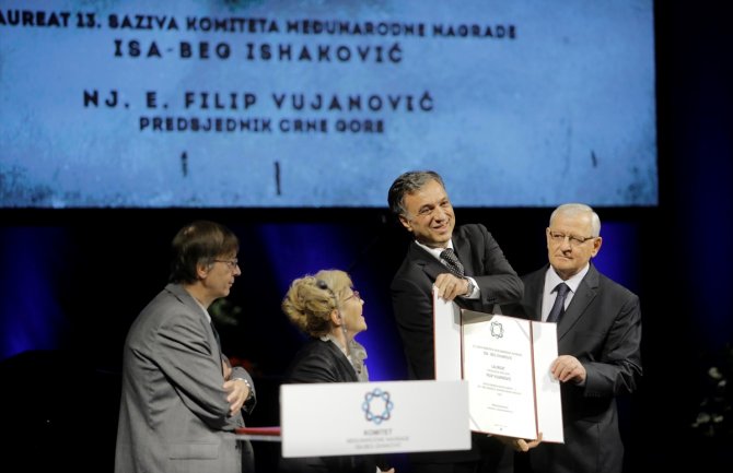 Filipu Vujanoviću nagrada Isa-beg Ishaković: Miru i razvoju iskreno moramo biti posvećni