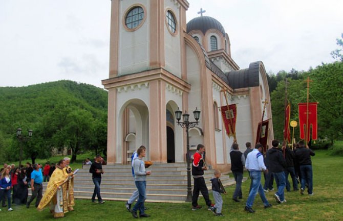 Bijelo Polje: Lopovi pljačkaju i skrnave crkve