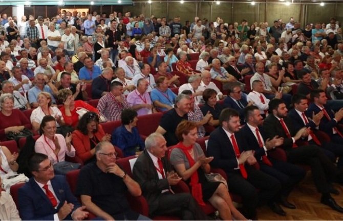 Demokrate poručile da DPS-om upravljaju kukavice