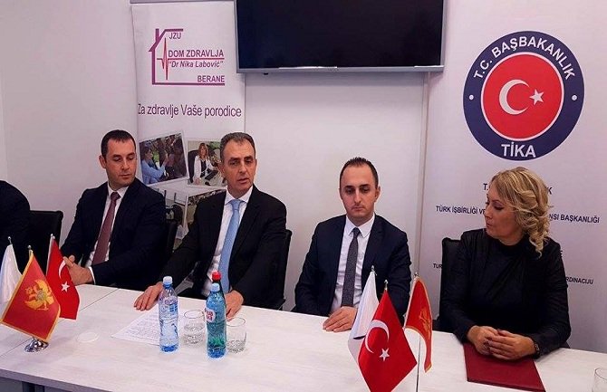 Otvorene rekonstruisane ambulante u  Plavu i Beranama