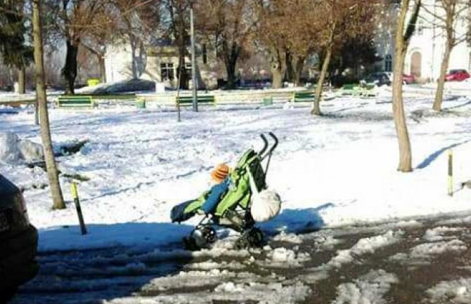 Identifikovani roditelji koji su bebu ostavili ispred kafića 