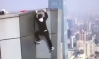 Snimio vlastitu smrt: Mladić pao sa 62. sprata (VIDEO)