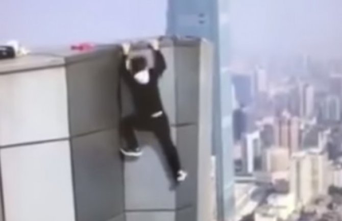 Snimio vlastitu smrt: Mladić pao sa 62. sprata (VIDEO)