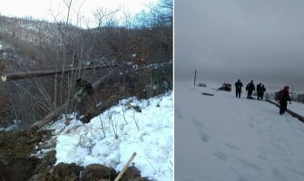 Na sjeveru prava havarija: Palo više od 130 stubova