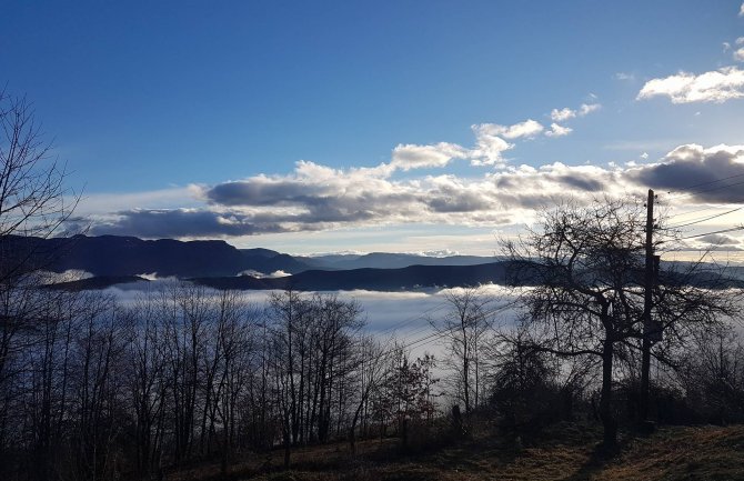 Tokom noći kiša i snijeg 
