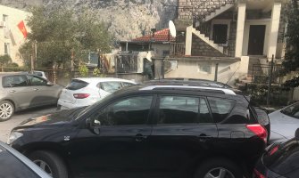 Pretresi u KO i PG: Oduzeti oružje, municija, eksplozivne materije, vozila, novac i dokumenta, dvoje uhapšeno