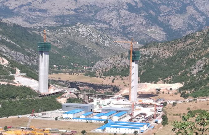 Detalji nesreće: Kineski državljanin pao sa jedne na drugu platformu stope mosta