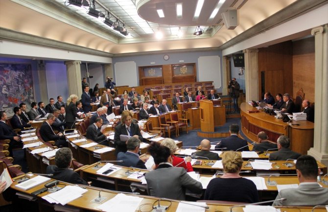 Preostale političke partije da se vrate u parlament