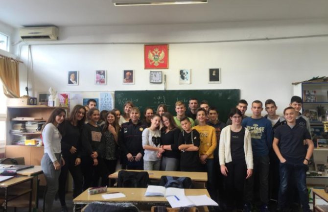 Herceg Novi: Policajci sa đacima razgovarali o zloupotrebi pirotehničkih sredstava