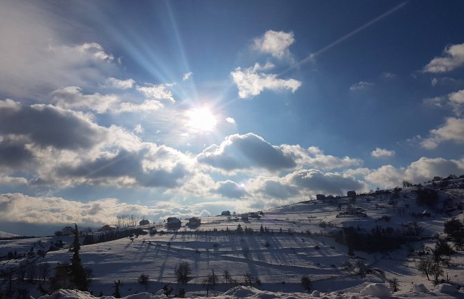 Danas promjenljivo oblačno sa dužim sunčanim intervalima