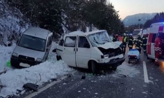 Kamiondžija pregazio državljane BiH dok su Srbijancu popravljali auto pored autoputa