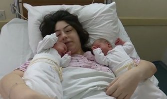 Podgorica: Bliznakinje Sara i Tea prve bebe rođene u novoj godini