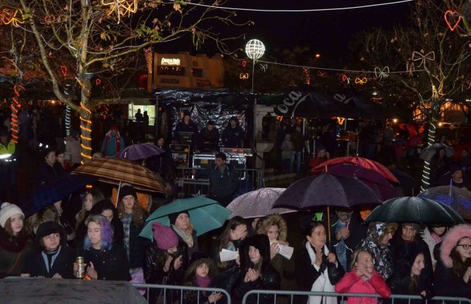 Bar: Zbog kiše otkazan nastup Plavog orkestra