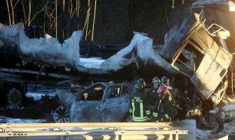 Sudar automobila, cisterne i kamiona: Među poginulima i djeca (VIDEO)