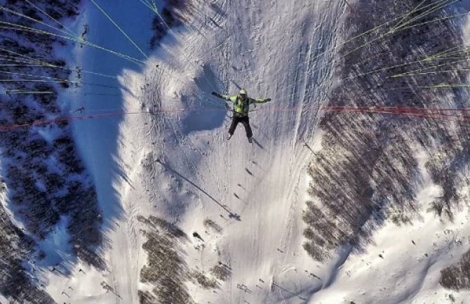 Dragan izveo magičan paraglajding skok sa Savinog kuka(FOTO)