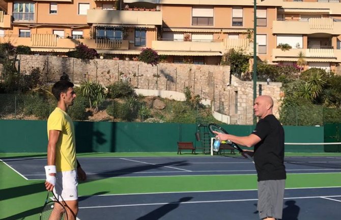 Novak odradio prvi trening u Australiji, čeka se odluka