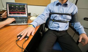 Inspektor „pao“ na poligrafu?