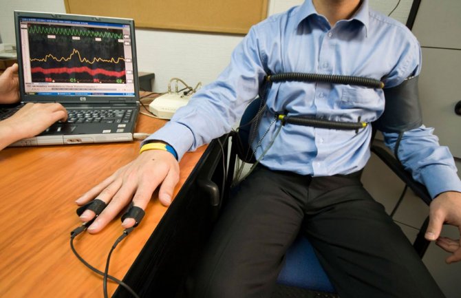 Inspektor „pao“ na poligrafu?