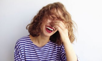 Smijeh, čak i lažni, može da smanji anksioznost