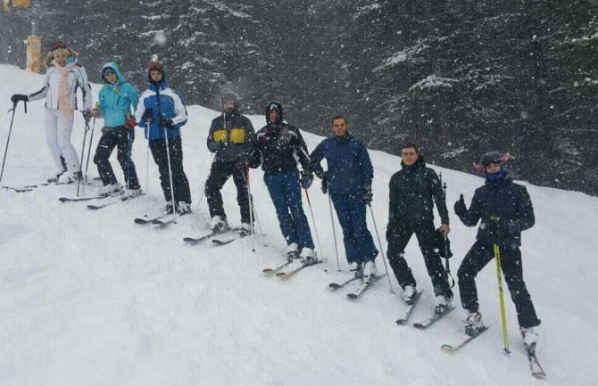 Studenti treće godine uče da skijaju u Bugarskoj