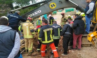 Spašeni čovjek iz uništenog vozila i zatrpani radnik iz Bijelog Polja (FOTO)