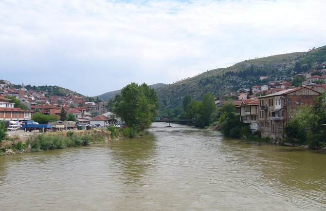 Zbog ljubavi skočila u Vardar, nakon što su je spasili otac je išamarao (VIDEO)