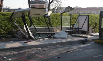 Autobus udario u putnike na stanici, poginule najmanje tri osobe(FOTO)