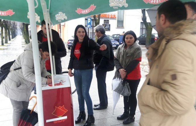 Striković: Za majke ne možemo naći 30 miliona ali možemo za 3 helikoptera