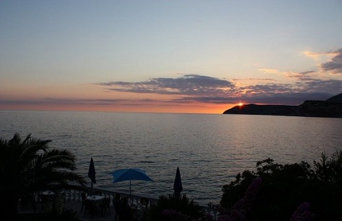 Zamalo kobna šetnja pored mora: Ruskinja pala sa litice