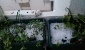 Grad prekrio Bar, grom uništio meteo opremu