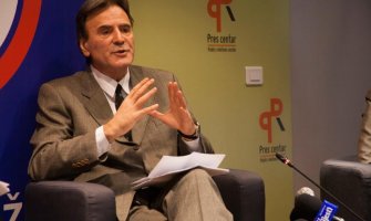 Blažić: Poštovati stečena prava majki sa troje i više djece i proširiti to pravo na sve majke