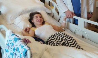 Djevojčica iz Ulcinja se uspješno liječi u Turskoj, potrebna joj je naša pomoć