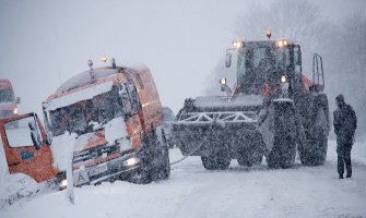 Zbog oluje u SAD 400 sudara, ima poginulih