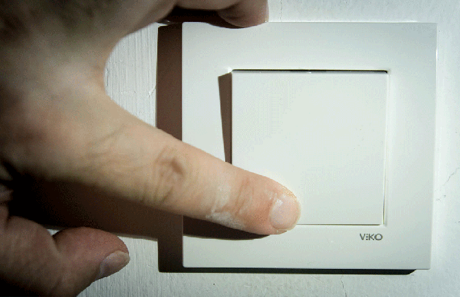 Tivat: Osnovci doveli u opasnost nastavnika, pripremili mu elektro šok