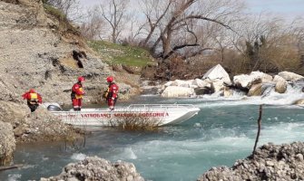 Potraga za vozačem koji je sletio na obalu Morače i dalje bez rezultata