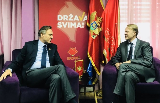 SDP definiciju o partijski zarobljenoj državi ističe kao glavnu prepreku suštinskom napretku