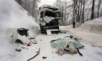 Nesreća u Hrvatskoj: Sudar autobusa i kamiona, 14 povrijeđenih(FOTO)