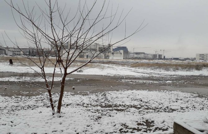 Sniježno jutro u Crnoj Gori: Aerodrom otvoren, na sjeveru sunce(FOTO)